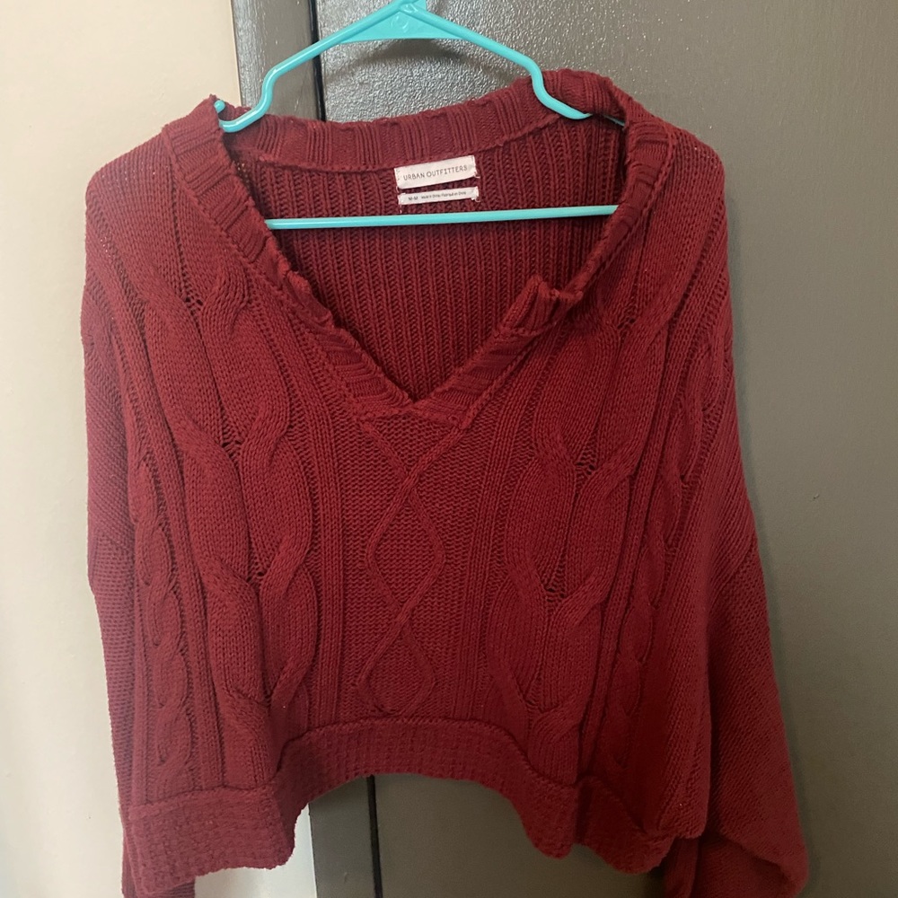 URBAN OUTFITTER CROPPED SWEATER